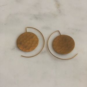 Threaded gold hoop earrings
